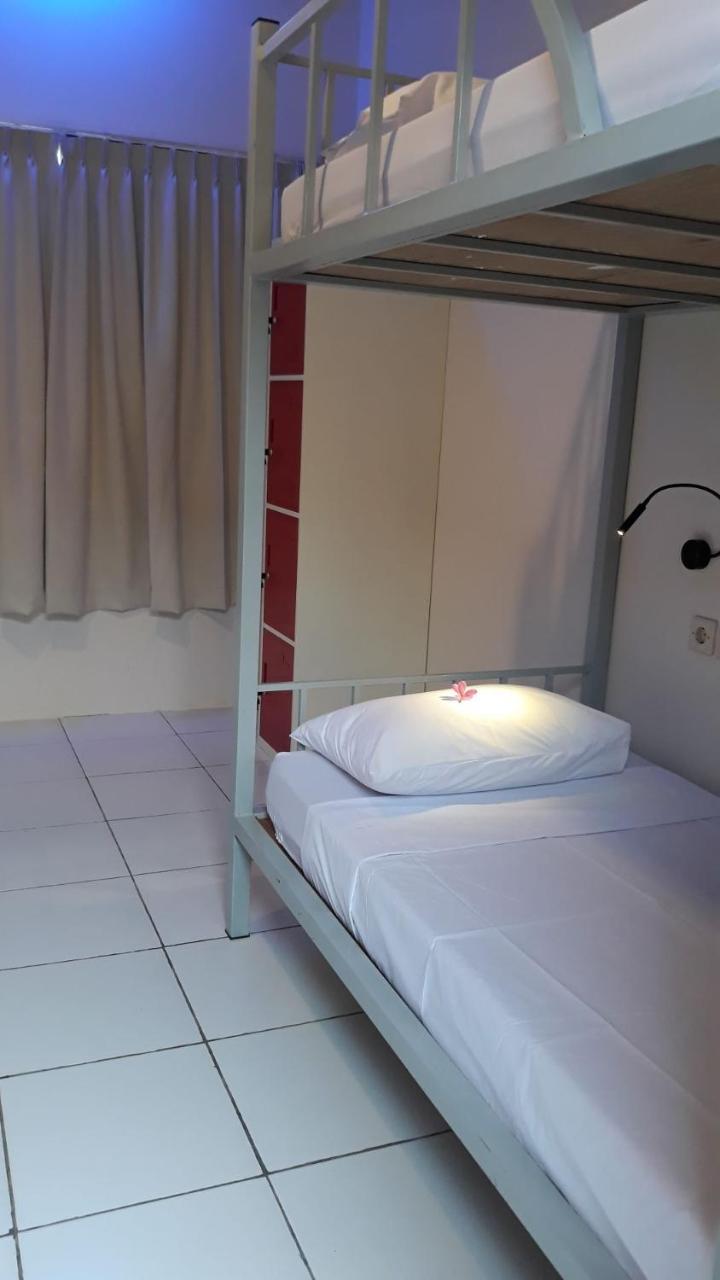 Bujang Lapuk Hostel Секотонг Экстерьер фото