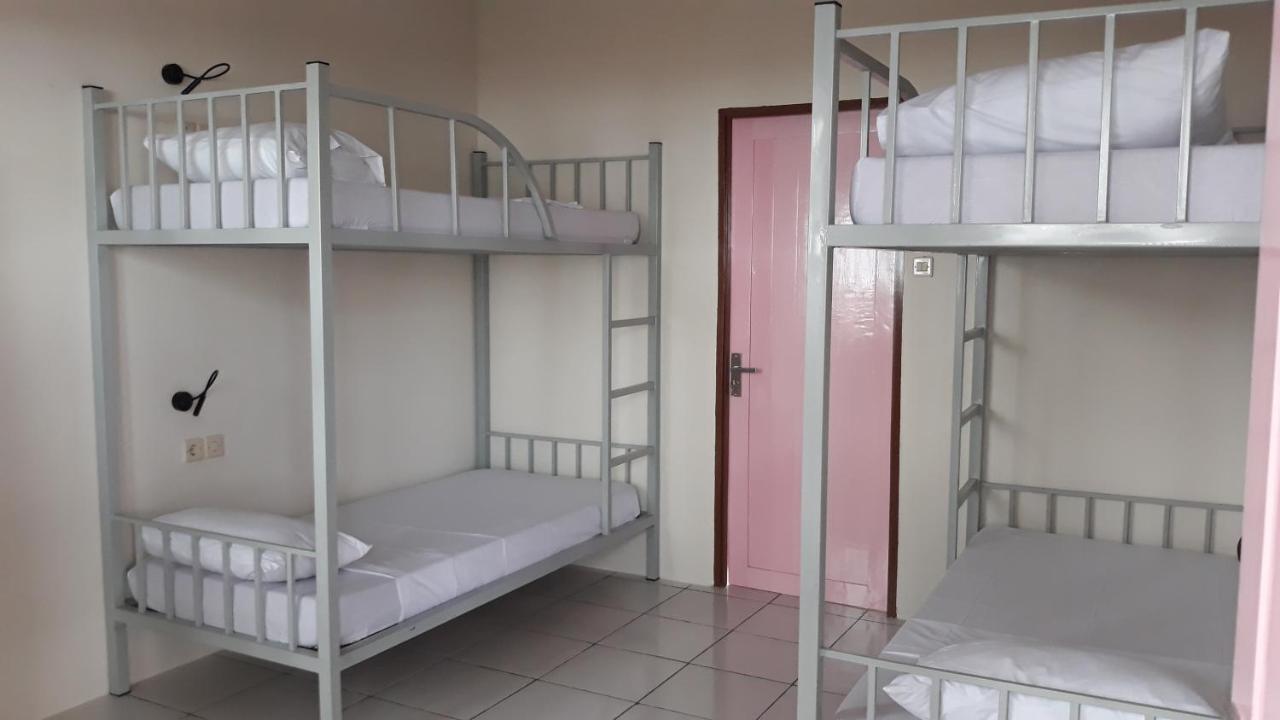 Bujang Lapuk Hostel Секотонг Экстерьер фото